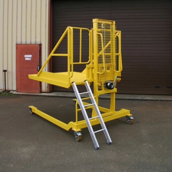 Access platform for waste collection vehicles