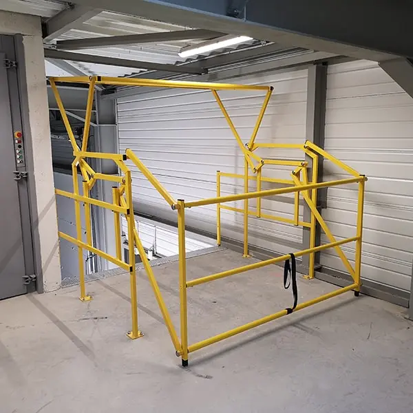 Type B safety gate (swinging)