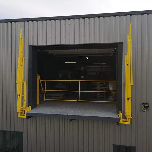 Type L safety gate (scissor system for hoistway handling)