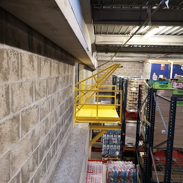 Type T safety gate – three-frame swing, suitable for low ceilings